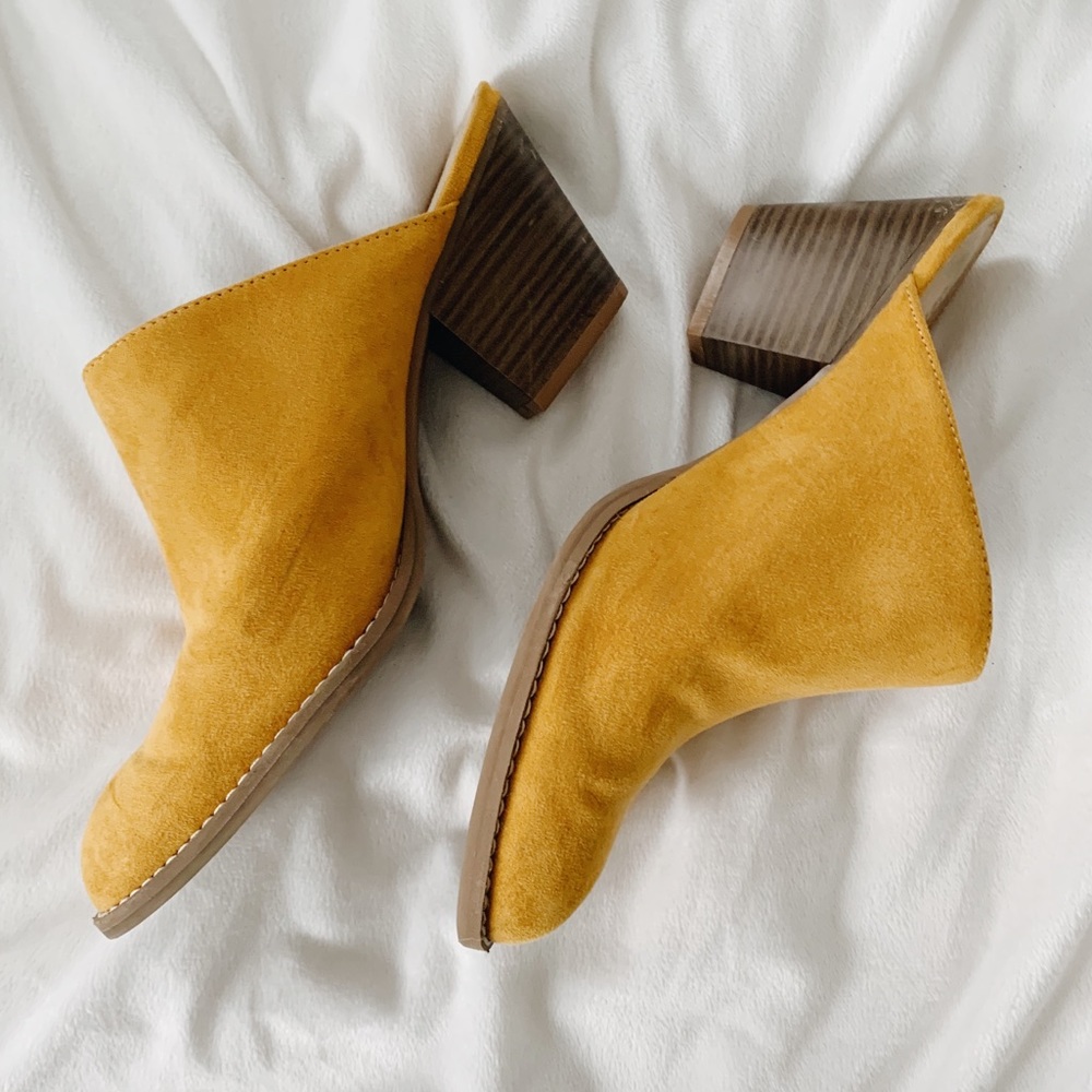 Old Navy • Mule Heels